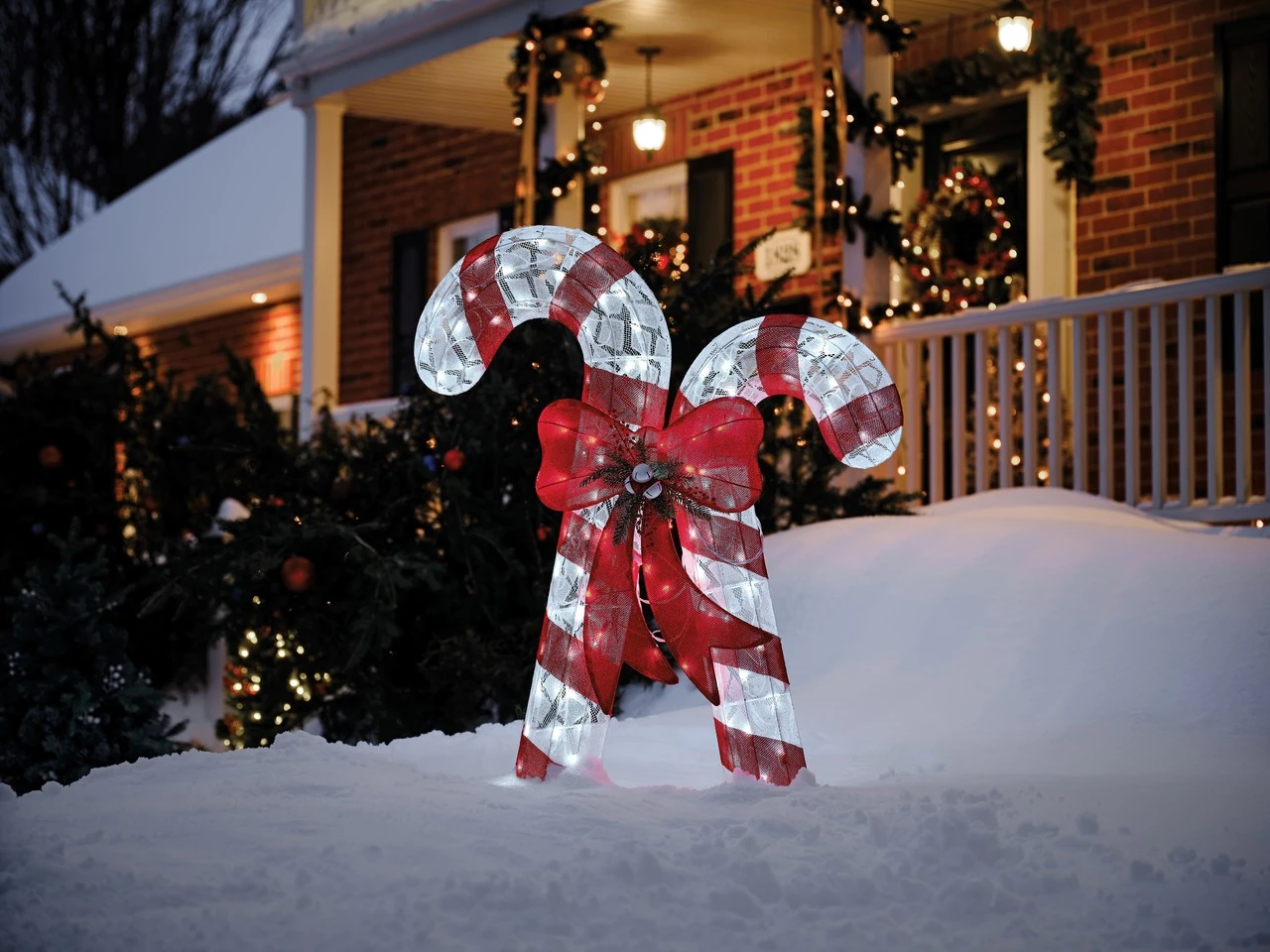 Décoration Cannes De Bonbon Holiday Living Autoportante Avec Lumières DEL Blanches, 45 Po, Paquet De 1 2 Décoration Cannes De Bonbon Holiday Living Autoportante Avec Lumières DEL Blanches, 45 Po, Paquet De 1 - Image 2